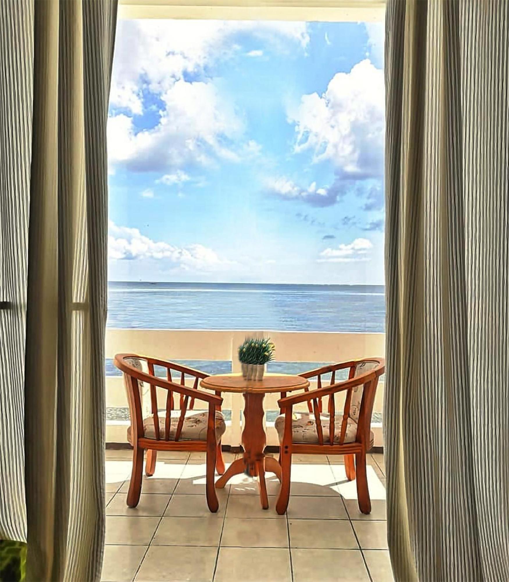 Casa Almarenzo Bed & Breakfast Bolinao Exterior photo
