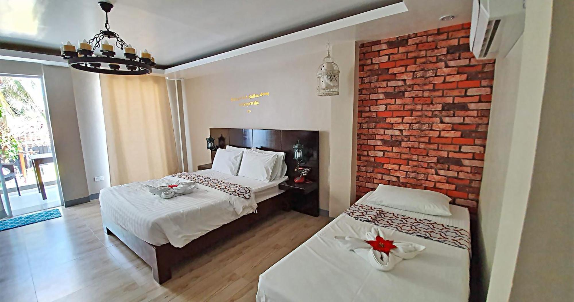 Casa Almarenzo Bed & Breakfast Bolinao Exterior photo