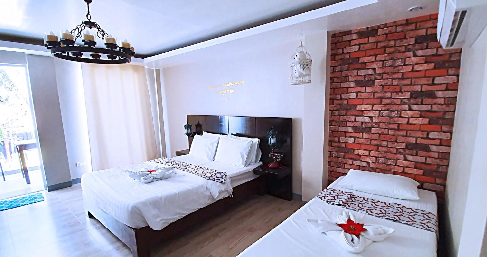 Casa Almarenzo Bed & Breakfast Bolinao Exterior photo