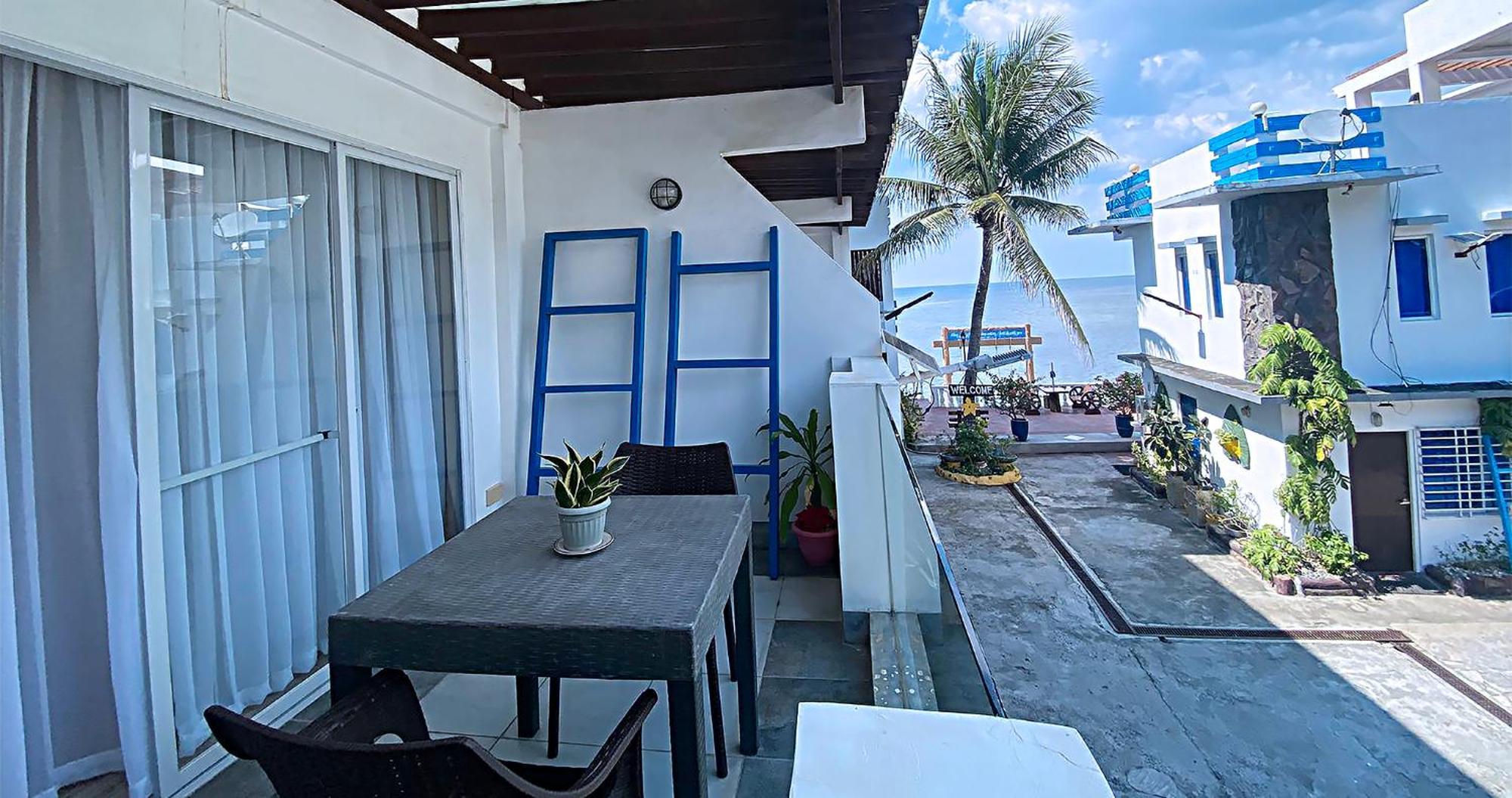 Casa Almarenzo Bed & Breakfast Bolinao Exterior photo