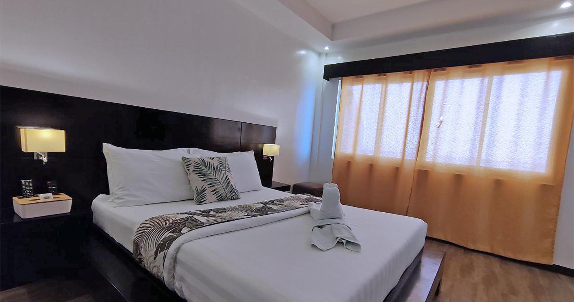Casa Almarenzo Bed & Breakfast Bolinao Exterior photo