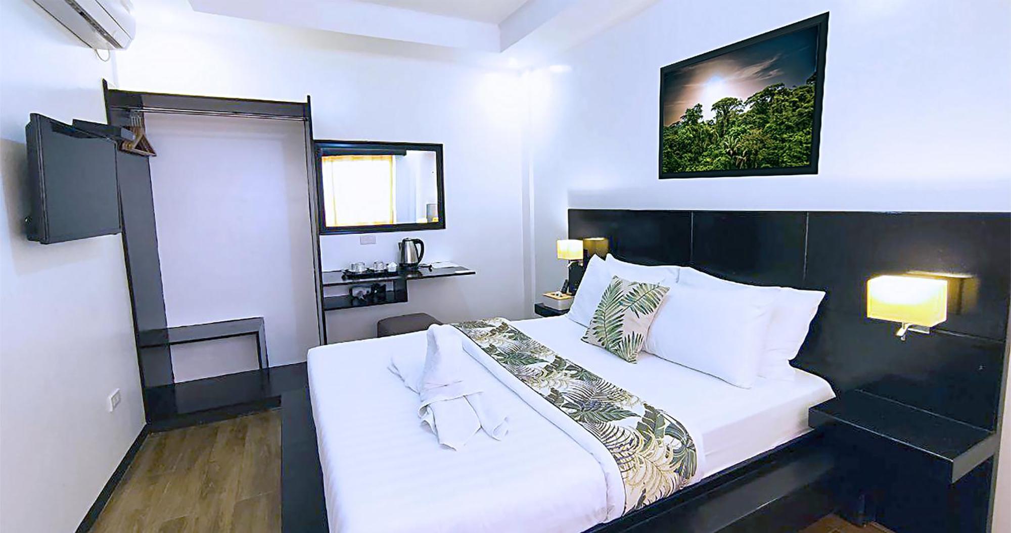 Casa Almarenzo Bed & Breakfast Bolinao Exterior photo