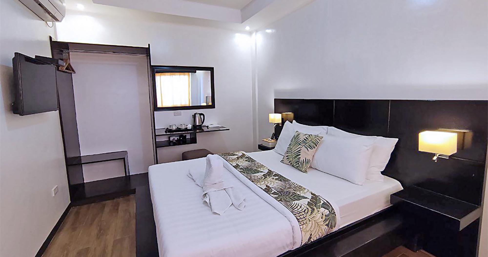 Casa Almarenzo Bed & Breakfast Bolinao Exterior photo