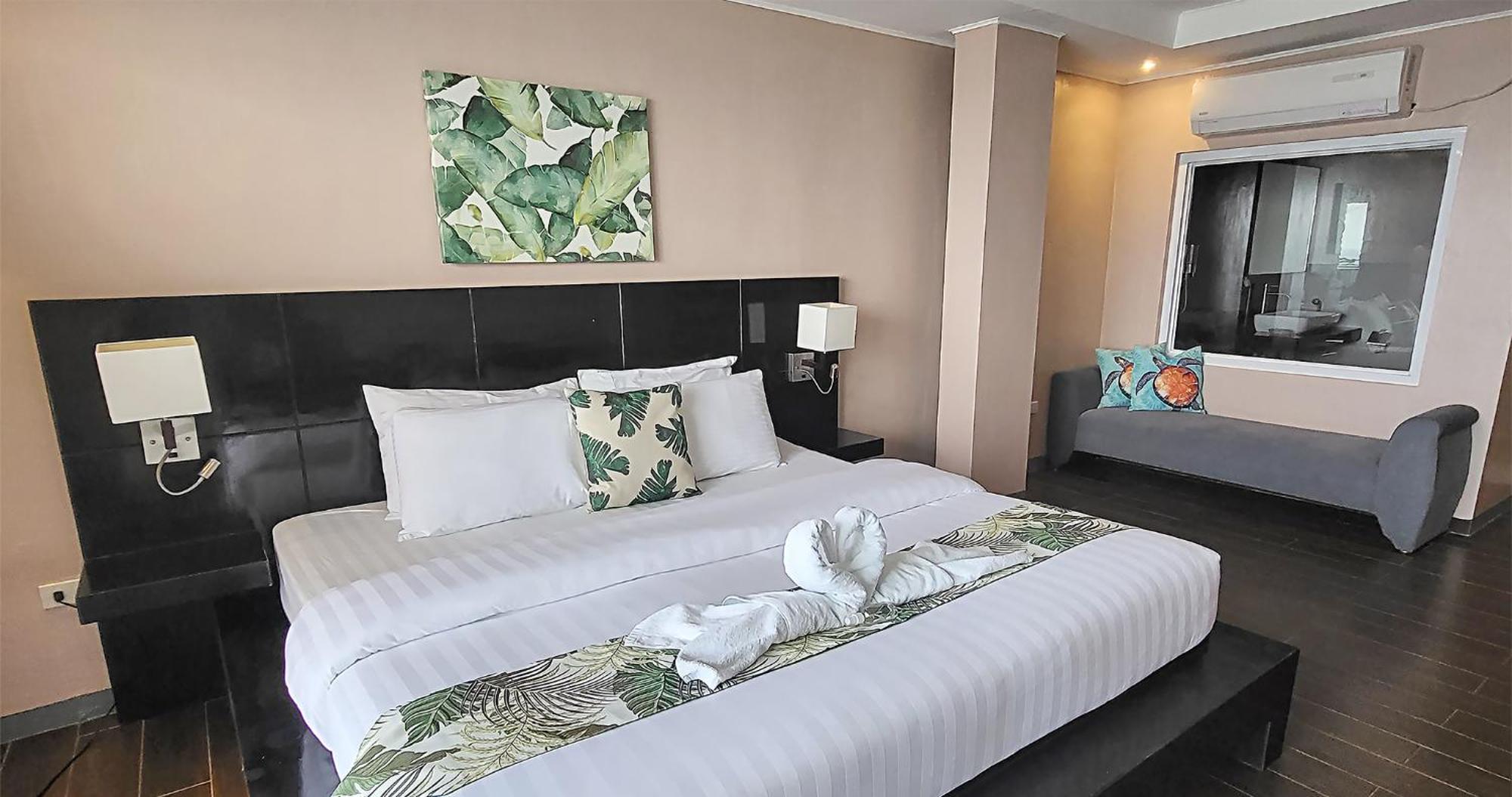 Casa Almarenzo Bed & Breakfast Bolinao Exterior photo