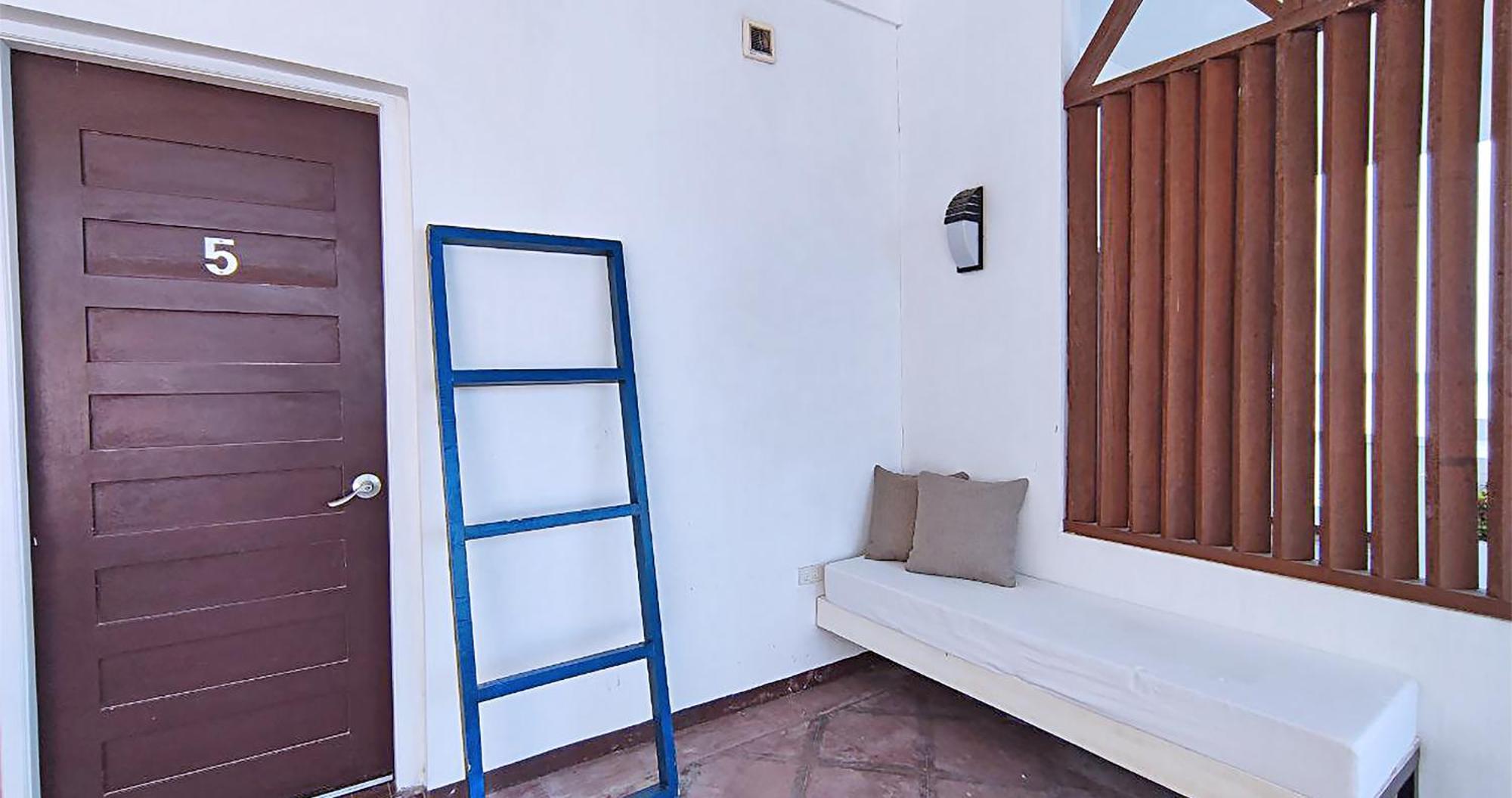 Casa Almarenzo Bed & Breakfast Bolinao Exterior photo